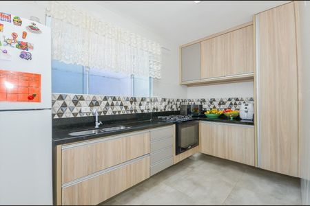 2_photo/94dce683f3.e23d7326dfa8d488-ATLAS-2492a944-b1db-4032-b08b-e4a54c66e954.jpg de casa à venda com 5 quartos, 213m² em Boa Vista, Curitiba