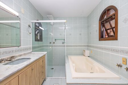 8_photo/94dce68511.5a2f4c1142563326-ATLAS-03a58c0d-8908-4ece-a2f6-e8bc40fffb2b.jpg de casa à venda com 4 quartos, 300m² em Bacacheri, Curitiba