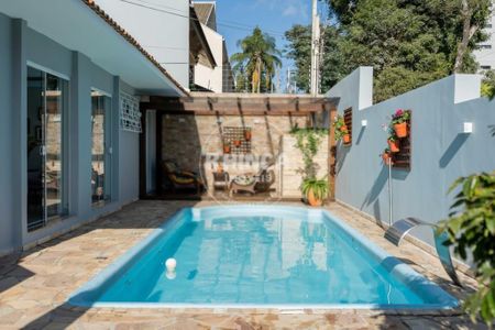 2_photo/94dce687bb.821bca6a381fcd78-ATLAS-02f626b7-b982-4b27-a200-59678dca460d.jpg de casa à venda com 4 quartos, 320m² em Boa Vista, Curitiba