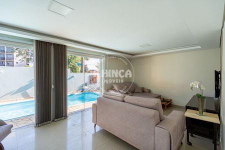 4_photo/94dce687bb.821bca6a381fcd78-ATLAS-0b4cec13-60ca-4fda-9279-698c746fa579.jpg de casa à venda com 4 quartos, 320m² em Boa Vista, Curitiba