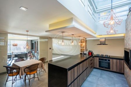 12_photo/94dce687bb.821bca6a381fcd78-ATLAS-2e3e485c-5fb8-434d-a9e2-8adddaf29160.jpg de casa à venda com 4 quartos, 320m² em Boa Vista, Curitiba