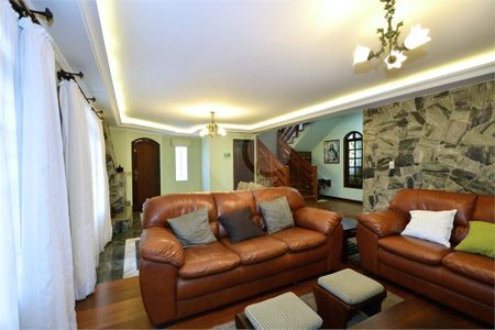 4_photo/94dce687f1.44bd03723d791f9f-ATLAS-0b501fb7-391c-4efd-aeeb-280f29eedeb3.jpg de casa à venda com 4 quartos, 321m² em Boa Vista, Curitiba