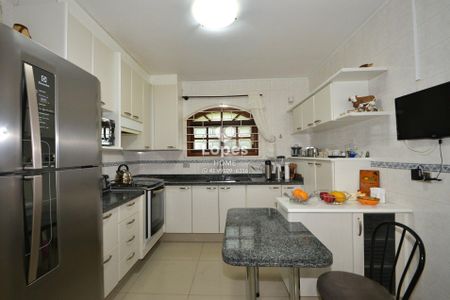 11_photo/94dce687f1.44bd03723d791f9f-ATLAS-43d08e07-7474-4e38-9c5f-ffac903c559c.jpg de casa à venda com 4 quartos, 321m² em Boa Vista, Curitiba