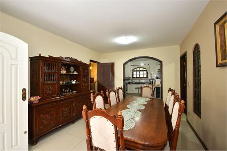 2_photo/94dce687f1.44bd03723d791f9f-ATLAS-e90b3ace-4ab4-4f54-a770-156c855e3014.jpg de casa à venda com 4 quartos, 321m² em Boa Vista, Curitiba