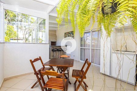 30_photo/94dce68865.ac3b32f3884e407f-ATLAS-45ff9a5f-074e-4ba4-824b-ac583bca6497.jpg de casa à venda com 3 quartos, 160m² em Boa Vista, Curitiba