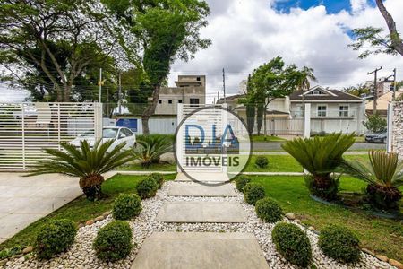 2_photo/94dce68887.6dab91d44a59d054-ATLAS-a2f8d8d4-8fe6-47fd-a5c4-24f27f0937e9.jpg de casa à venda com 3 quartos, 225m² em Boa Vista, Curitiba