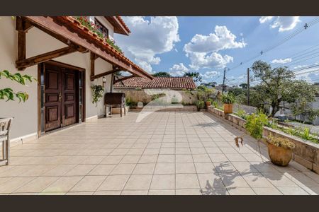 5_photo/94dce68b8b.3c641f70917129ac-ATLAS-add0b940-d97a-4ee4-a83f-e330bfca6661.jpg de casa à venda com 4 quartos, 291m² em Boa Vista, Curitiba