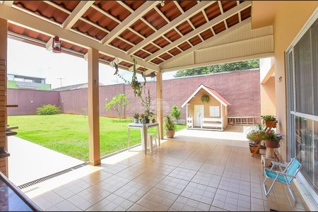 4_photo/94dce68c59.3763bccf5cf35a36-ATLAS-214addb1-e2d6-4569-aaf5-7fdc88e12540.jpg de casa à venda com 5 quartos, 230m² em Boa Vista, Curitiba