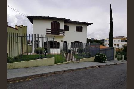 6_photo/94dce68e89.e100dba37721dde7-ATLAS-515e378e-569d-4d9f-b1b4-4d5ed25b6827.jpg de casa à venda com 4 quartos, 632m² em Boa Vista, Curitiba