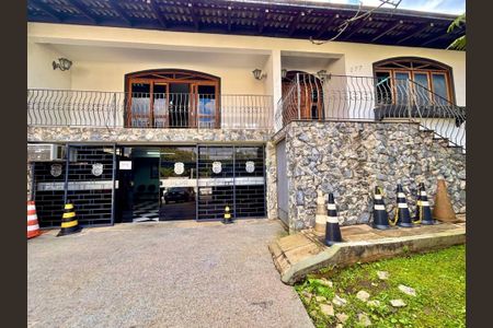 2_photo/94dce68ff3.ea0ff2ffec9a0f1c-ATLAS-b86fe5d1-83d0-4f32-b687-268b2a950eab.jpg de casa à venda com 6 quartos, 328m² em Boa Vista, Curitiba