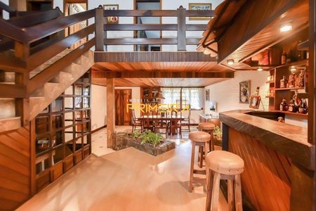 5_photo/94dce690cf.06c8618c74e95a37-ATLAS-e4afcc26-8eec-4205-8e75-baae74ab6c6d.jpg de casa à venda com 5 quartos, 386m² em Ahú, Curitiba