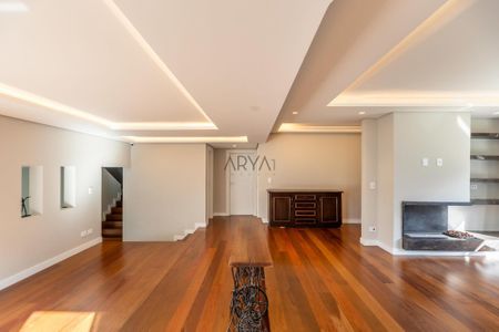 24_photo/94dce691a9.2a1a7eab47efdb15-ATLAS-d16f2c2f-8fd2-4f77-afc2-1df22a7abe80.jpg de casa à venda com 4 quartos, 463m² em Boa Vista, Curitiba