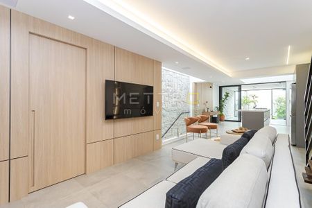 7_photo/94dce6926f.26cb525cec928281-ATLAS-ae2e5a33-5f2c-423d-b03c-9ec405d3db2c.jpg de casa à venda com 3 quartos, 221m² em Boa Vista, Curitiba