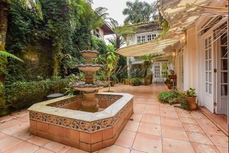 16_photo/94dce69429.ceff8192393c33de-ATLAS-bf5bfe5b-99e6-4e32-a26b-0f1a16491d2c.jpg de casa à venda com 4 quartos, 471m² em Ahú, Curitiba