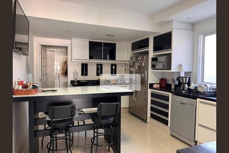 5_photo/94dce69651.f38e38137a2159e3-ATLAS-80d0f571-685e-4ed8-bcd5-8af2e4d5fee4.jpg de casa à venda com 4 quartos, 332m² em Ahú, Curitiba