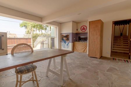 5_photo/94dce6965f.7e2ea02b9085bf9d-ATLAS-160628f5-c79b-4d01-bbd9-f109a5b3dbed.jpg de casa à venda com 3 quartos, 357m² em Ahú, Curitiba