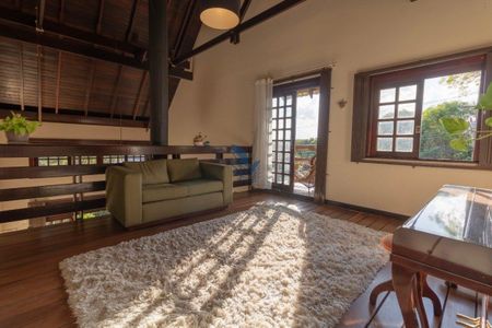 8_photo/94dce6965f.7e2ea02b9085bf9d-ATLAS-c3c6bb12-a60a-450a-8e5b-b084ef4f0a31.jpg de casa à venda com 3 quartos, 357m² em Ahú, Curitiba