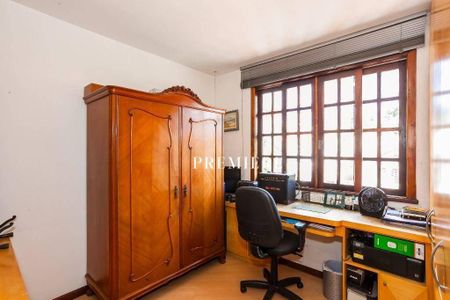 6_photo/94dce697cf.6b2453e70642c87c-ATLAS-1c472e05-d77d-4e67-bfb5-248b490fa1ab.jpg de casa à venda com 3 quartos, 225m² em Ahú, Curitiba