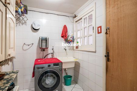 4_photo/94dce697d7.50dcffd0bfa00027-ATLAS-0246e991-bc2b-4af2-91b6-8e82e83aef1d.jpg de casa à venda com 3 quartos, 327m² em Ahú, Curitiba