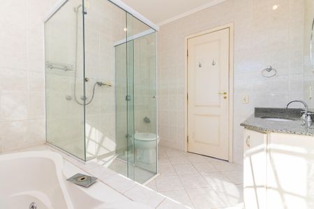 3_photo/94dce697e7.206353ecc2220d31-ATLAS-2d70bb8d-2b8e-491e-88f0-2ff4a22d82c4.jpg de casa à venda com 3 quartos, 204m² em Ahú, Curitiba