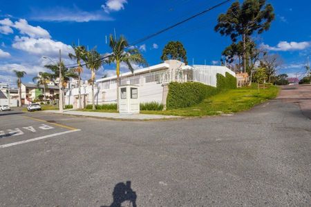 4_photo/94dce697f3.445c0bca81181d7a-ATLAS-ae3d7c7c-c3c3-4bdb-906e-1dcca5b8c660.jpg de casa à venda com 4 quartos, 244m² em Ahú, Curitiba