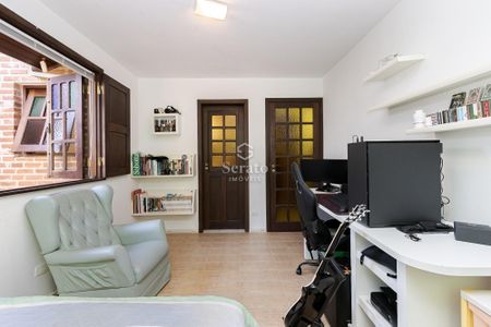 10_photo/94dce697fb.5b63f18bcccc212e-ATLAS-3fc2b7c0-74aa-4de5-92cb-a28b52e00ece.jpg de casa à venda com 3 quartos, 328m² em Ahú, Curitiba