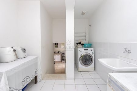 4_photo/94dce697fb.5b63f18bcccc212e-ATLAS-c07bb844-9a2f-499e-b9c4-1231e39538f8.jpg de casa à venda com 3 quartos, 328m² em Ahú, Curitiba