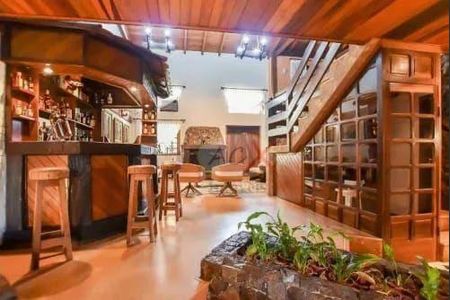 3_photo/94dce6997f.b8ea18955eb34190-ATLAS-2fc59eda-ca25-4826-9af1-13463c6dbb2a.jpg de casa à venda com 3 quartos, 485m² em Ahú, Curitiba