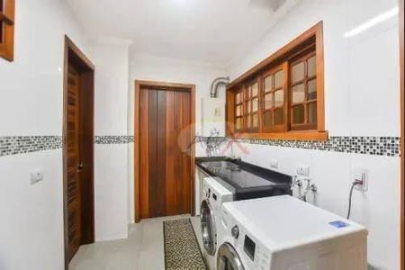 17_photo/94dce6997f.b8ea18955eb34190-ATLAS-f582760e-696d-4aa8-9dc5-e873fd983a92.jpg de casa à venda com 3 quartos, 485m² em Ahú, Curitiba