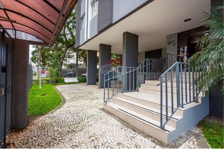 4_photo/94dce69d63.8406d85b1cc03178-ATLAS-c4c3eb26-c72b-44cd-bfe2-67e4cc96b542.jpg de apartamento para alugar com 3 quartos, 68m² em Cabral, Curitiba