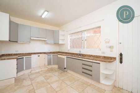 3_photo/94dce69f65.76c9ba83eeb181e8-ATLAS-e686f49f-e86e-4604-b734-835084236a53.jpg de casa à venda com 4 quartos, 207m² em Ahú, Curitiba