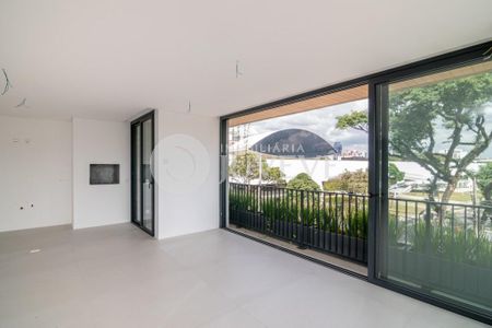 7_photo/94dce6a095.8703b4d1bffdada4-ATLAS-b2eff7b0-bed1-4acc-a89d-268dc3765c8e.jpg de apartamento à venda com 3 quartos, 185m² em Centro Cívico, Curitiba