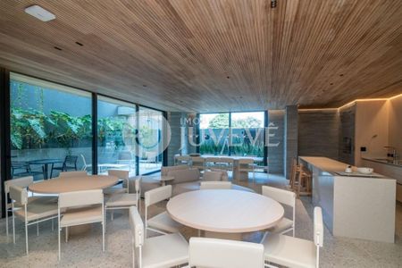 37_photo/94dce6a095.8703b4d1bffdada4-ATLAS-bb47ecc9-e524-4ed5-b852-288ce53cbc43.jpg de apartamento à venda com 3 quartos, 185m² em Centro Cívico, Curitiba