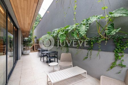 40_photo/94dce6a095.8703b4d1bffdada4-ATLAS-cdbb72a5-3b25-4f5a-9bf5-aeb4c5b70e1e.jpg de apartamento à venda com 3 quartos, 185m² em Centro Cívico, Curitiba