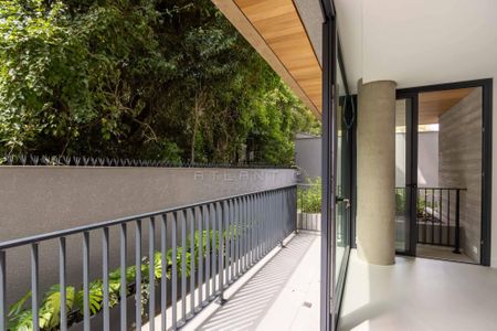 2_photo/94dce6a095.c7f4c2f004cabff1-ATLAS-23d2bb53-d4c7-485b-97f7-c4f578e062a9.jpg de apartamento à venda com 3 quartos, 165m² em Centro Cívico, Curitiba