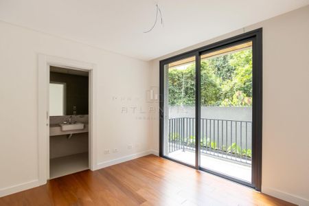 10_photo/94dce6a095.c7f4c2f004cabff1-ATLAS-cf69a791-97e5-4e5b-bd1d-24a3db7a3dd2.jpg de apartamento à venda com 3 quartos, 165m² em Centro Cívico, Curitiba