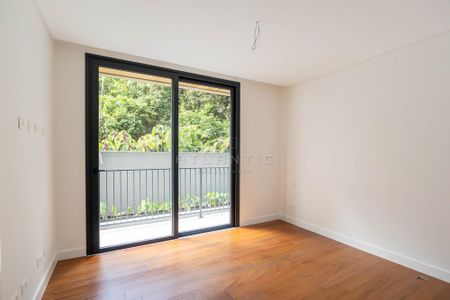 9_photo/94dce6a095.c7f4c2f004cabff1-ATLAS-e090346d-7980-4cf1-92d9-6c849b0a7efa.jpg de apartamento à venda com 3 quartos, 165m² em Centro Cívico, Curitiba