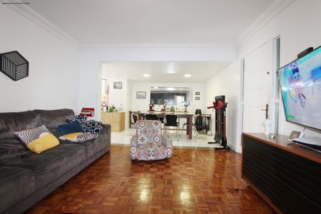 9_photo/94dce6a14f.5201f2b37237fe26-ATLAS-60f1a480-8f27-485d-a42b-a7d60b234c8e.jpg de casa à venda com 8 quartos, 521m² em Centro Cívico, Curitiba