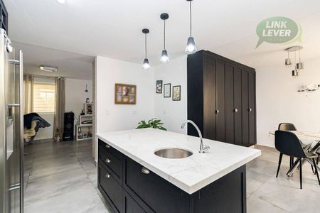 10_photo/94dce6a1db.733a2fecce93ffd7-ATLAS-1bba48d7-b344-478c-834b-3a8cf34190a4.jpg de casa à venda com 4 quartos, 267m² em Juvevê, Curitiba