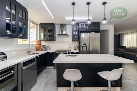 3_photo/94dce6a1db.733a2fecce93ffd7-ATLAS-23bddccf-8f8c-42d2-87a0-25724015e7db.jpg de casa à venda com 4 quartos, 267m² em Juvevê, Curitiba