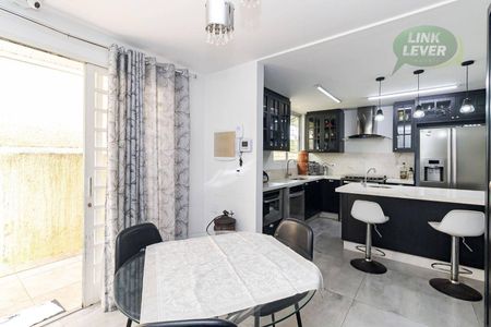 9_photo/94dce6a1db.733a2fecce93ffd7-ATLAS-ad2c0a66-398c-47d3-b6a5-2390b4fd99c7.jpg de casa à venda com 4 quartos, 267m² em Juvevê, Curitiba