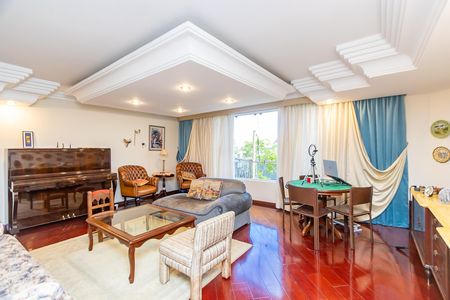 3_photo/94dce6a20d.31b814cc611d1a2f-ATLAS-604ddb42-0888-4255-8eb2-10f4d2d2ea3c.jpg de casa à venda com 4 quartos, 403m² em Ahú, Curitiba