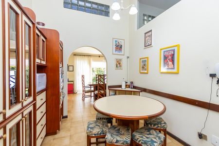 4_photo/94dce6a20d.31b814cc611d1a2f-ATLAS-e2cfd31a-d667-41d2-a0b5-9189ffb9dc14.jpg de casa à venda com 4 quartos, 403m² em Ahú, Curitiba