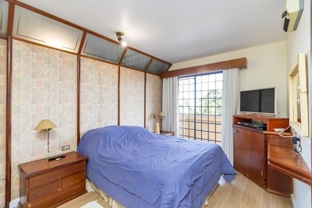 6_photo/94dce6a20d.31b814cc611d1a2f-ATLAS-e38eb162-1098-46e6-b121-42e837d4d4eb.jpg de casa à venda com 4 quartos, 403m² em Ahú, Curitiba