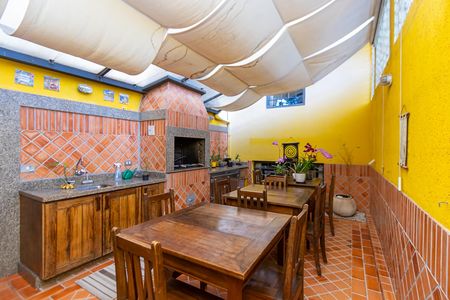 8_photo/94dce6a20d.31b814cc611d1a2f-ATLAS-e9e8bd39-8388-44ff-8e34-935182c3fd64.jpg de casa à venda com 4 quartos, 403m² em Ahú, Curitiba