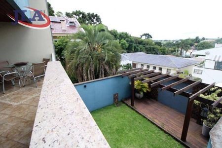 8_photo/94dce6a2af.4f5ed0f0140bae26-ATLAS-aec66910-394d-4ee1-b4a5-9e2d90b8645a.jpg de casa à venda com 3 quartos, 292m² em Ahú, Curitiba