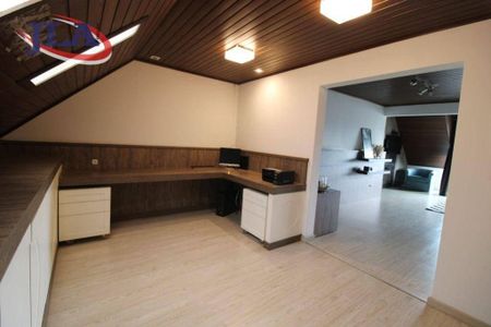 43_photo/94dce6a2af.4f5ed0f0140bae26-ATLAS-b2d56bae-a72d-4e7b-866e-f239680a09f8.jpg de casa à venda com 3 quartos, 292m² em Ahú, Curitiba