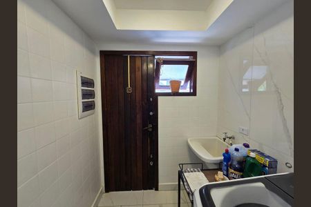 2_photo/94dce6a317.2f15d505e37c7ac5-ATLAS-219f7b2b-3111-4b81-8f93-0d90ccd7ae21.jpg de casa para alugar com 3 quartos, 180m² em São Lourenço, Curitiba