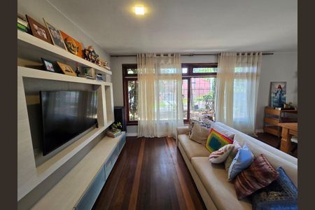 2_photo/94dce6a317.2f15d505e37c7ac5-ATLAS-b7c0e82d-fb45-447d-be2a-3bbfb1d73d0e.jpg de casa para alugar com 3 quartos, 180m² em São Lourenço, Curitiba