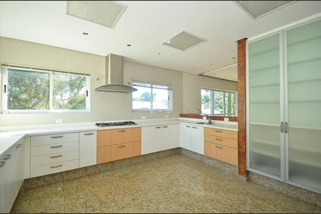 32_photo/94dce6a3c9.ce69423e473a3cca-ATLAS-d8d3a4ee-8c96-415d-bc43-02c160b261d2.jpg de casa à venda com 0 quarto, 613m² em Centro Cívico, Curitiba